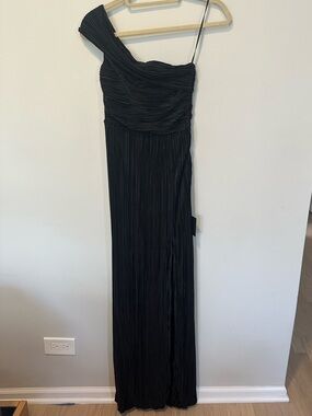Lulu's Black One-Shoulder Pleated Gown